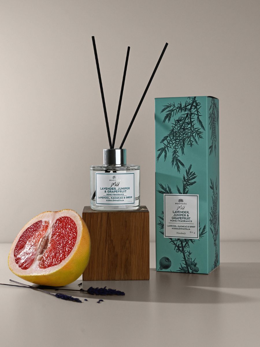 Grapefruit juniper home fragrance diffuser by Magrada Organic Cosmetics with grapefruit half and decorative box