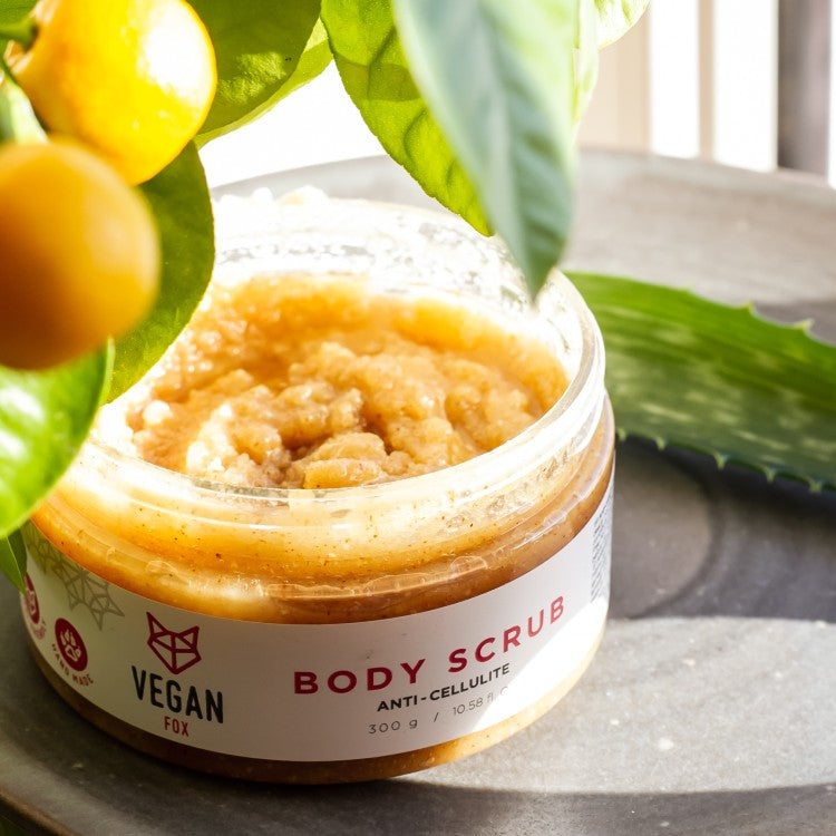 Vegan Fox ginger anti-cellulite scrub body scrub jar with natural exfoliating texture and citrus fruit decoration